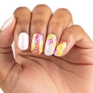 COLOR STREET AS IT FERNS OUT